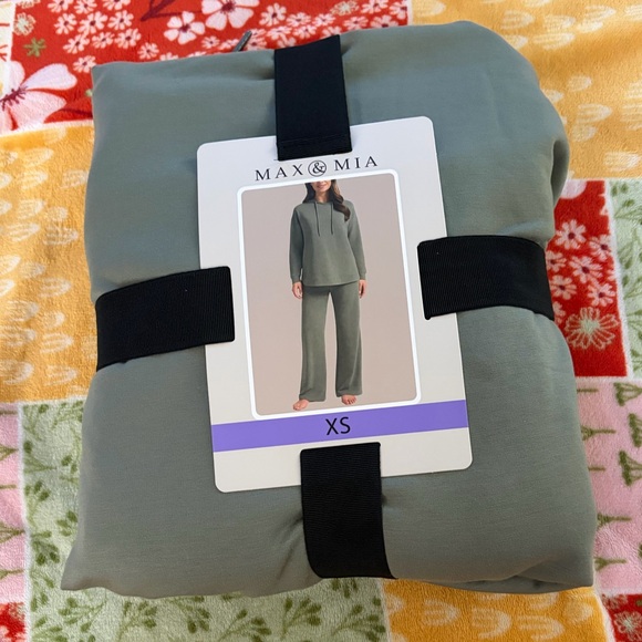 ❤️Max & Mia Women's Hoodie Lounge Set Women's Dark Sage Color New size XS - Picture 4 of 5